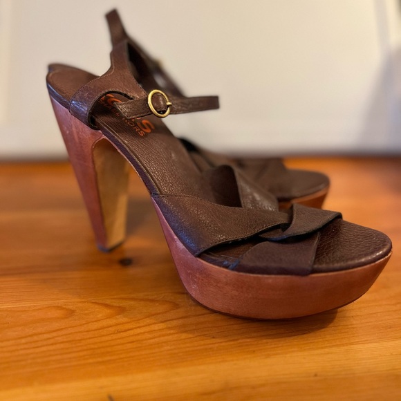 KORS Michael Kors Leather Strap Open Toe Shoes with 5 inch heel Brown.. - Picture 2 of 13